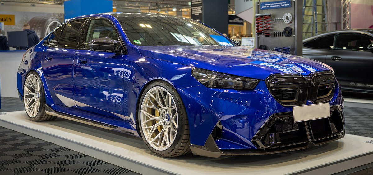 BMW M5 G90 with carbon fibre parts